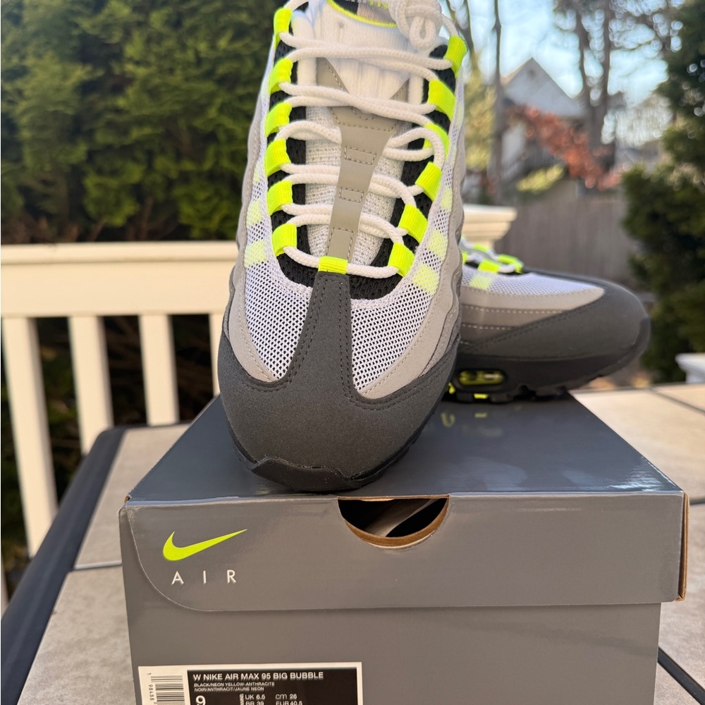 Nike Women’s Air Max 95 - Black/Neon Yellow/Grey - Picture 6 of 6